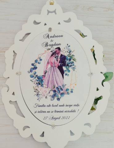 Oglinda miresei din lemn...