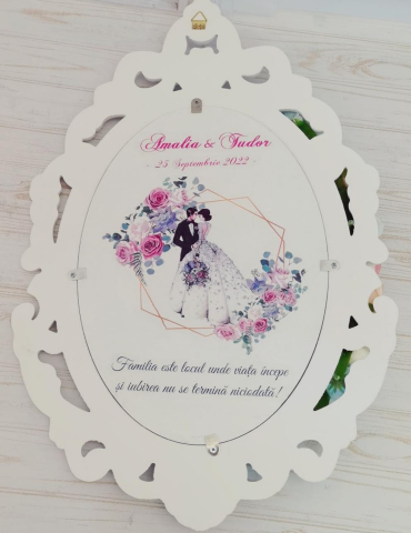 Oglinda miresei din lemn...