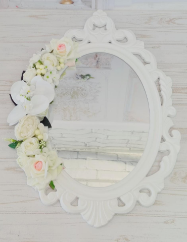 Oglinda miresei din lemn...