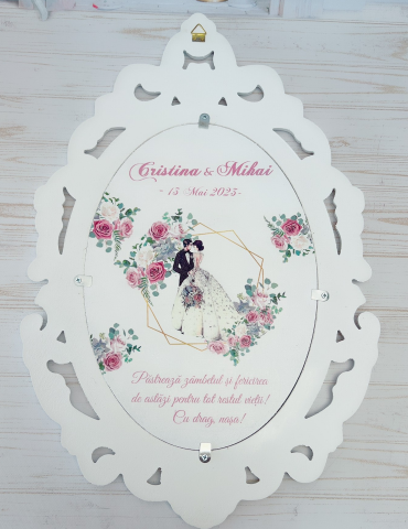 Oglinda miresei din lemn...