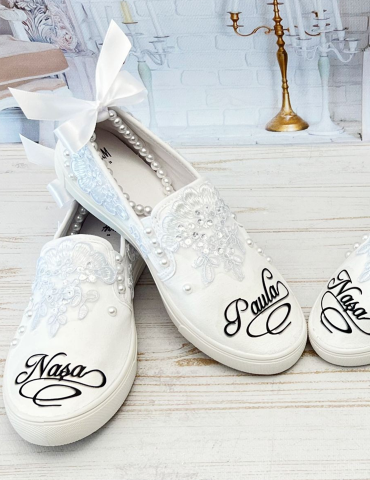 Tenisi personalizati pentru...