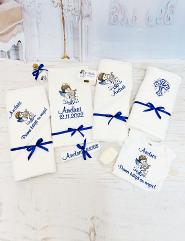 Trusou brodat pentru botez...