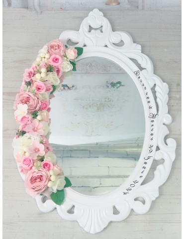 Oglinda miresei din lemn...