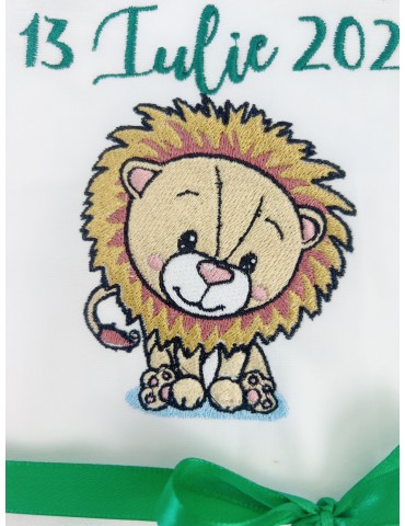 Trusou brodat pentru botez...