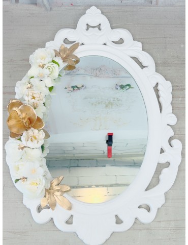 Oglinda miresei din lemn...