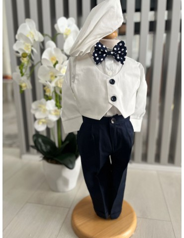 Costum de botez pentru...