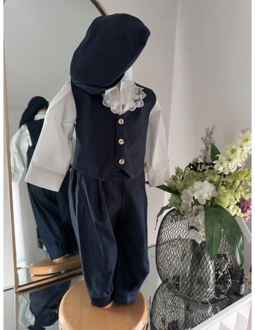 Costum de botez pentru...