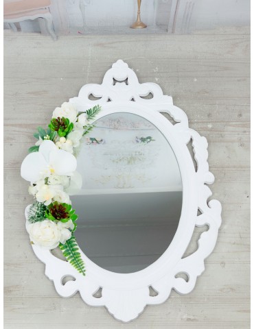 Oglinda miresei din lemn...