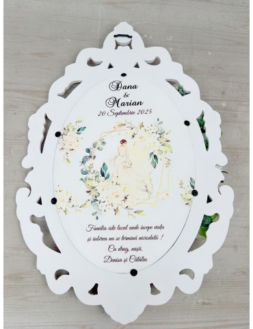 Oglinda miresei din lemn...