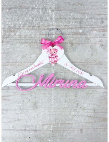 Umeras fetita de botez...