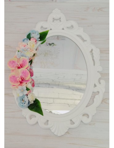 Oglinda miresei din lemn...