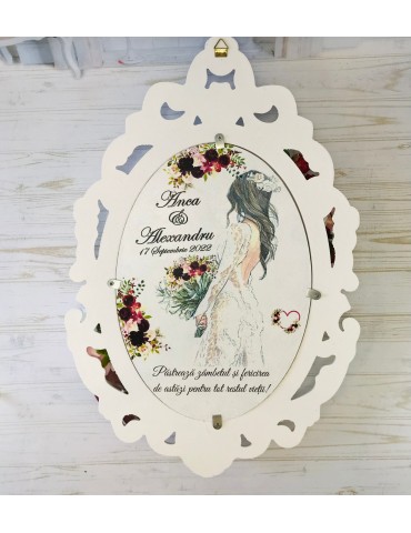 Oglinda miresei din lemn...