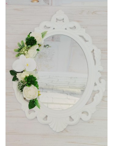 Oglinda miresei din lemn...