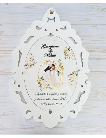 Oglinda miresei din lemn...