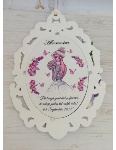 Oglinda miresei din lemn...