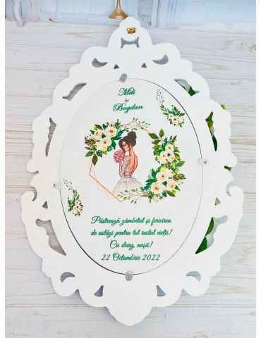 Oglinda miresei din lemn...