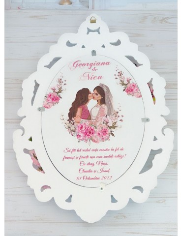 Oglinda miresei din lemn...