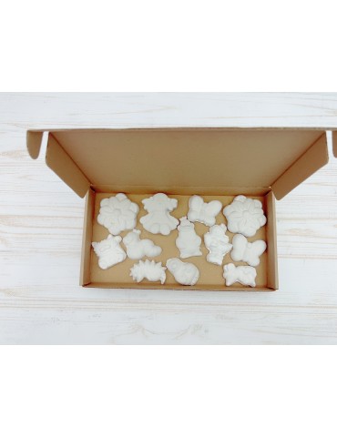 Set 12 figurine pentru pictat