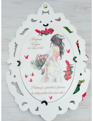 Oglinda miresei din lemn...