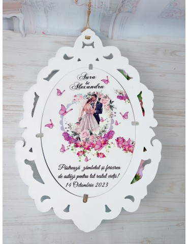 Oglinda miresei din lemn...