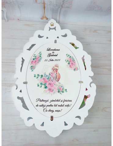 Oglinda miresei din lemn...