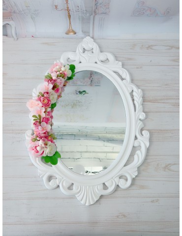 Oglinda miresei din lemn...