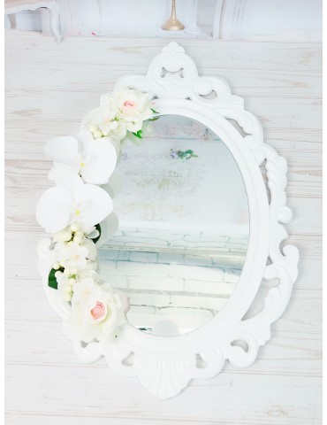 Oglinda miresei din lemn...