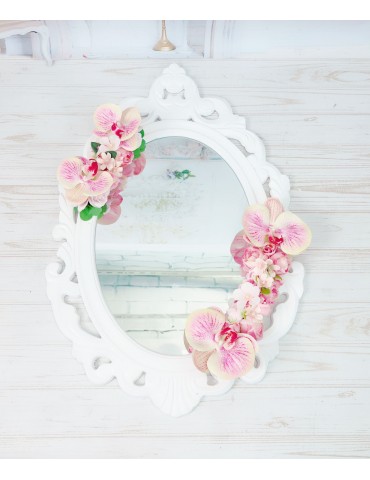 Oglinda miresei din lemn...