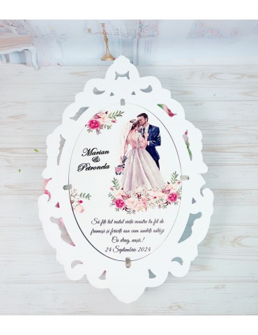 Oglinda miresei din lemn...