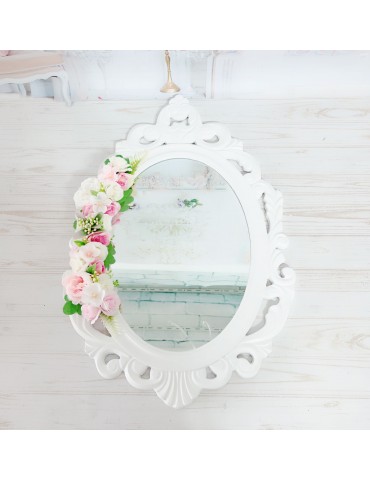 Oglinda miresei din lemn...