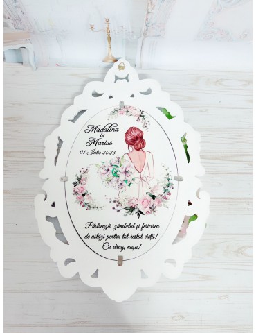 Oglinda miresei din lemn...