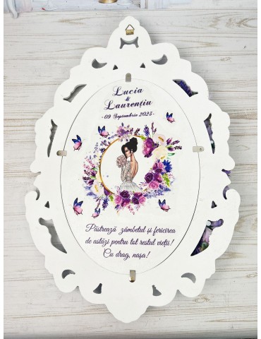 Oglinda miresei din lemn...