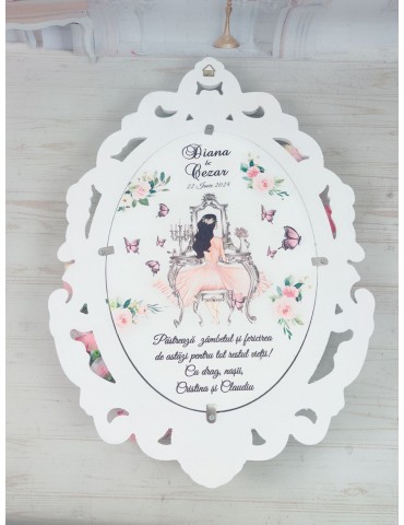 Oglinda miresei din lemn...